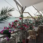 Апартамент Mirage Collective