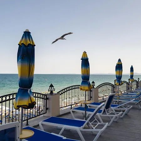 Mirage Collective Апартаменти