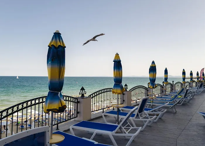 Mirage Collective Апартаменти