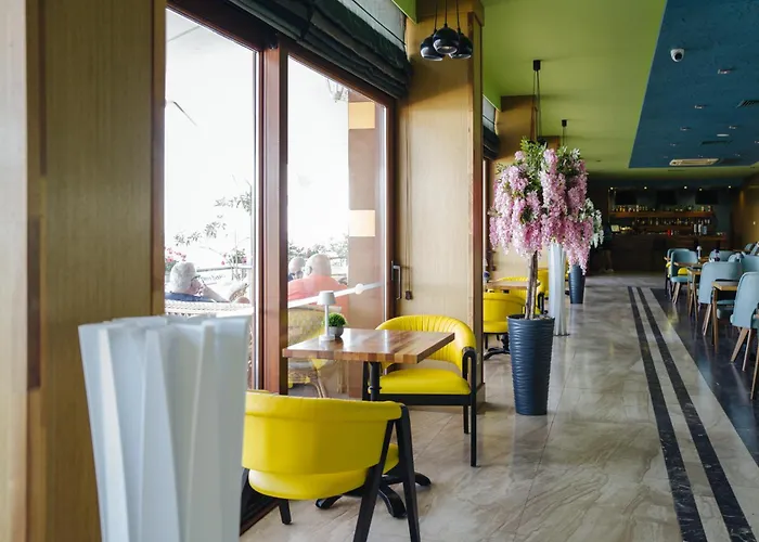 Апартаменти Mirage Collective *