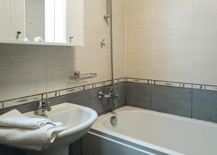 Апартаменти Mirage Collective